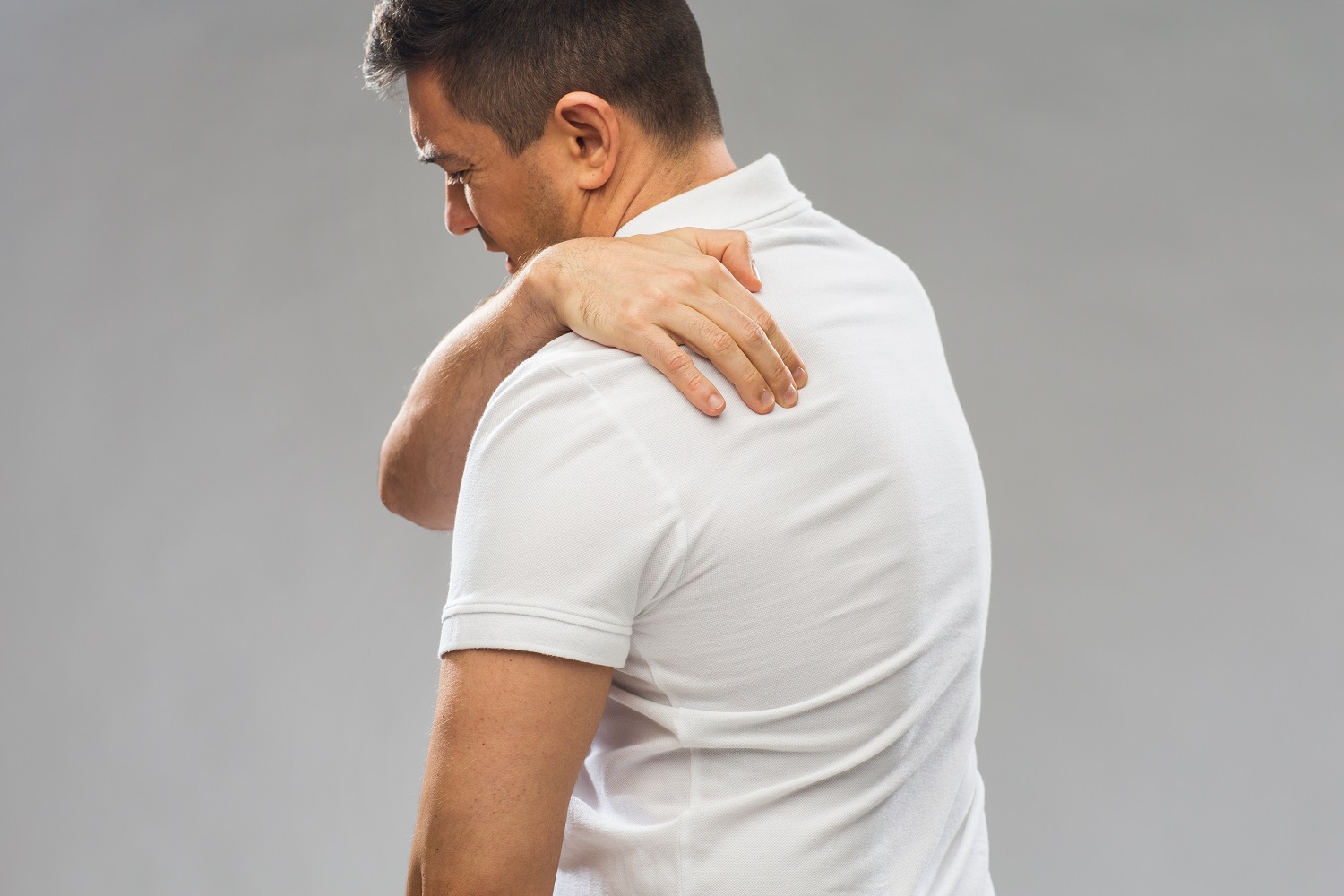 5 Common Causes of Upper Back Pain | Sinicropi Cervical Spine